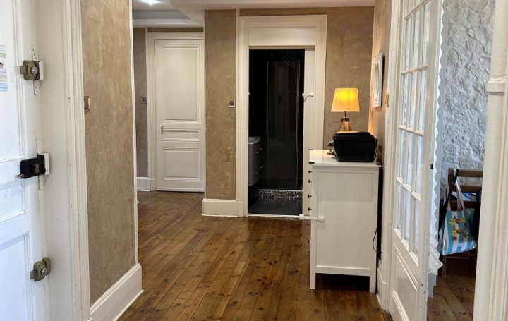 Appartement P5 SAINT-ETIENNE 129 m2 170 000 € Appartement P5 SAINT-ETIENNE 129 m2 170 000 €
